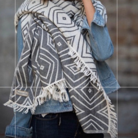 Free Form Diamonds Wrap Scarf Versatile Textile Blue Jacquard Loom Hand Crafted - Picture 8 of 11